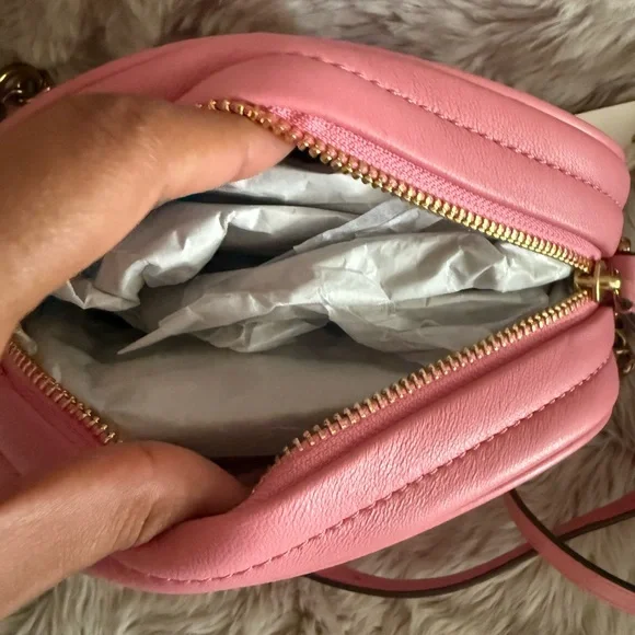 NWT Tory Burch Kira Chevron Camera Bag PINK CITY 
Dust bag included - Picture 5 of 5